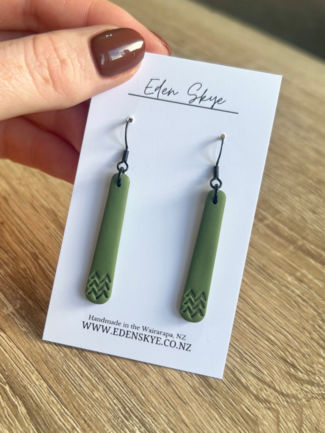Keiha Dangles - Kākāriki