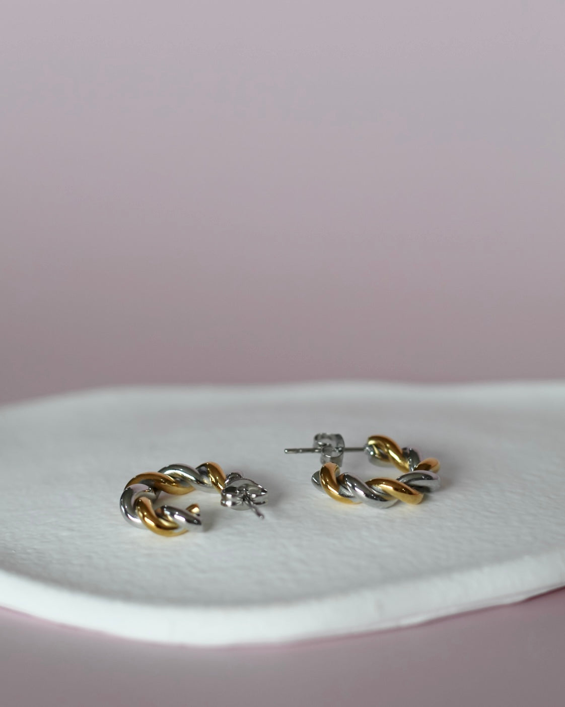 Sara Two-Tone Twist Hoops
