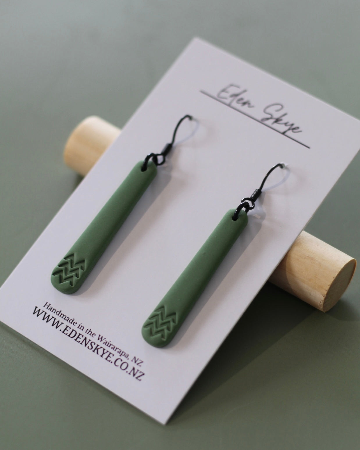 Keiha Dangles - Kākāriki