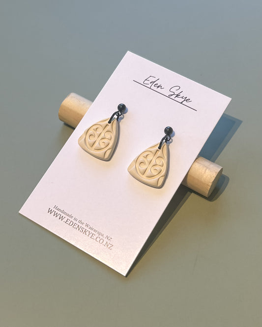 Kamaia Dangles - Bone Look (Light Impression)